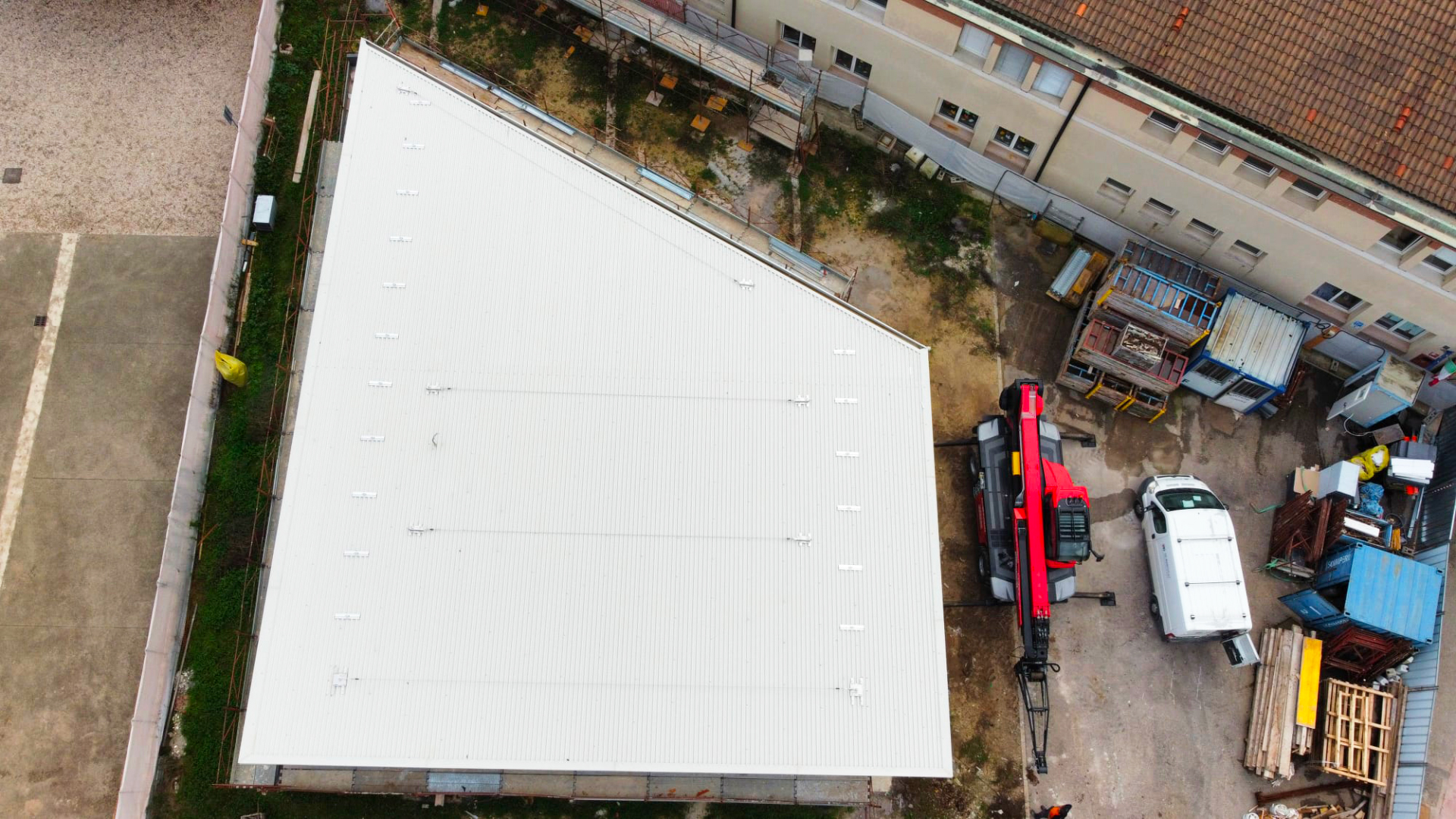 Realizzazione copertura in lamiera grecata mensa scuola di Arzignano